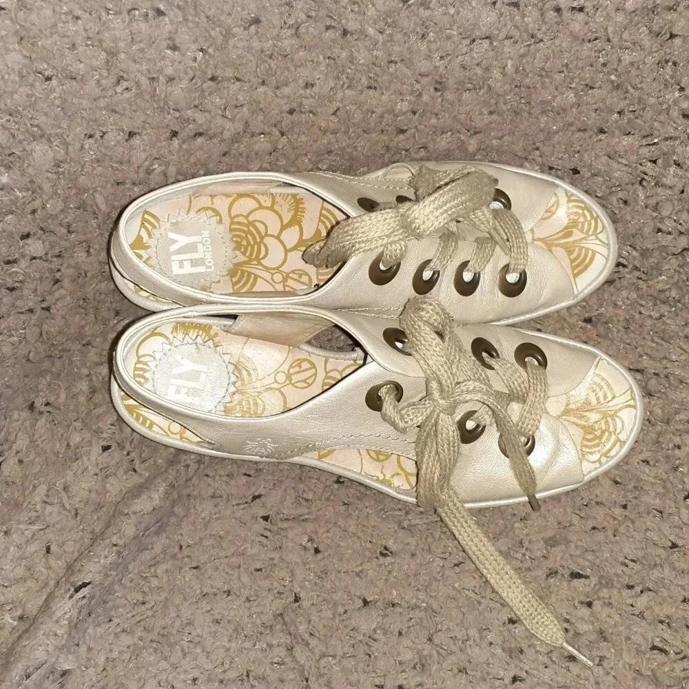FLY LONDON-Ylva-Pearlescent Beige Leather Lace Up Wedge-Sz 38-7.5-Excellent